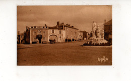 SAINTE HERMINE - Place Georges Clémenceau  - Sainte Hermine