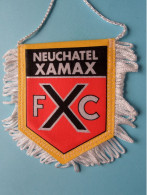 NEUCHATEL XAMAX FXC > FANION De FOOTBALL / VOETBAL (Pennant) WIMPEL (Drapeau) ( See Scan ) +/- 10 X 8 Cm.! - Bekleidung, Souvenirs Und Sonstige