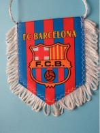 FC BARCELONA > FANION De FOOTBALL / VOETBAL (Pennant) WIMPEL (Drapeau) ( See Scan ) +/- 10 X 8 Cm.! - Uniformes Recordatorios & Misc