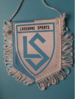 LAUSANNE SPORTS > FANION De FOOTBALL / VOETBAL (Pennant) WIMPEL (Drapeau) ( See Scan ) +/- 10 X 8 Cm.! - Apparel, Souvenirs & Other
