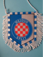 HAJDUK SPLIT > FANION De FOOTBALL / VOETBAL (Pennant) WIMPEL (Drapeau) ( See Scan ) +/- 10 X 8 Cm.! - Uniformes Recordatorios & Misc