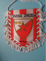 CRVENA ZVEZDA - PK BELGRAD > FANION De FOOTBALL / VOETBAL (Pennant) WIMPEL (Drapeau) ( See Scan ) +/- 10 X 8 Cm.! - Abbigliamento, Souvenirs & Varie