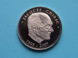 JACQUES CHIRAC 1995-2007 > President De La République FRANCE ( Voir / See Scan ) +/- 31 Gr. / 4 Cm. ( Cu/Ni ) ! - Royal / Of Nobility