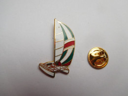 Beau Pin's En EGF , Marine Bateau Voilier , Trimaran , Signé Artimon - Boats