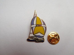 Beau Pin's En EGF , Marine Bateau Voilier , Trimaran , Signé Artimon - Boats