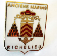 NSIGNE ANCIENS MARINS RICHELIEU  NAVIRE DE LIGNE FABRICANT GF GROUPE FLIA ? - Marine