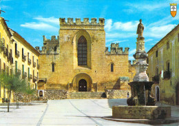 Tarragone - Monastère De Santes Creus - Place Saint Bernard Et Façade - Tarragona