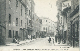 69 PONTCHARRA SUR TURDINE Grande Rue Prés De La Place De La Mairie Train Vapeur 1918 Animée, Dos Divisé, Circulée 1918 - Pontcharra-sur-Turdine