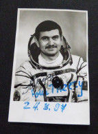 PHOTOGRAPHIE ORIGINALE - ASTRONAUTRE SOVIETIQUE ANATOLI NIKOLAIEVITH BEREZOVOI - 1994 - Signed Photographs