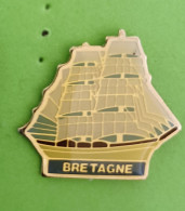 Pin's Bateau Voilier Bretagne - Schiffahrt