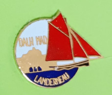 Pin's Bateau Voilier Dalh Mad Landerneau  Cotre - Bateaux