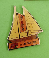 Pin's Bateau Voilier Dry De Schweppes Bateau Voilier - Bateaux