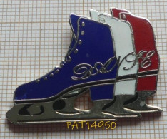 PAT14950 DANSE SUR GLACE PATIN BLEU BLANC ROUGE En Version EGF - Eiskunstlauf