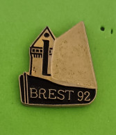 Pin's Bateau Voilier Brest 92 - Bateaux