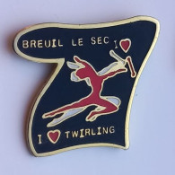 SP459 Pin's Twirling Majorette Majorettes Pin'up I Love Breuil Le Sec OISE Achat Immédiat - Pin-ups