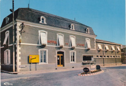 79  AIRVAULT. CPSM. L'HOTEL DU CYGNE. . ANNEE 1972 + TEXTE - Airvault