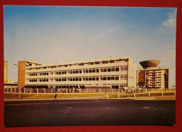 CPM -   Garges Les Gonesse  -(95190 - Val D'Oise)  - La Dame Blanche- Groupe Scolaire Romain Rolland - Garges Les Gonesses