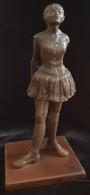 REPRODUCTION EN BRONZE D'UNE STATUETTE DE LA PETITE DANSEUSE DE QUATORZE ANS D'EDGAR DEGAS - Bronzes