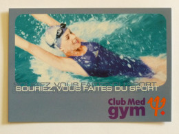 SPORT / NATATION - Femme En Maillot Et Bonnet De Bain Dans L'eau - Carte Publicitaire Club Med Gym - Schwimmen