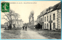 CPA 22 LOUDEAC - Rond-Point De La Gare (Restaurant COUEDIC "Loge à Pied") - Loudéac