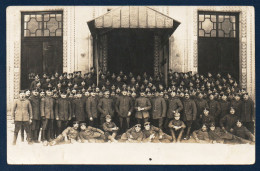 Carte-photo. Régiment De Soldats Allemands En Pose. Feldpost  8. Bayerische Reserve-Division Février 1915 - Oorlog 1914-18