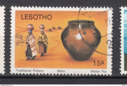 #35, Lesotho, Poterie, Pottery, Porcelaine, Pot à Eau, Water Pot, Femme, Woman - Lesotho (1966-...)