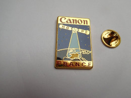 Superbe Pin's En Zamac , Informatique , Canon HOPE France , Espace , Satellite , Signé Drago - Informatica