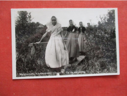 RPPC   Zeeland Female Costumes.       Ref 6331 - Europe