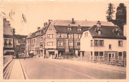 BELGIQUE - La Roche En Ardenne - Rue Du Pont Et Le Monument  - Carte Postale Ancienne - La-Roche-en-Ardenne