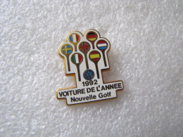 PIN'S     VOLKSWAGEN GOLF   VOITURE DE L'ANNÉE 1992  Zamak ACABI - Volkswagen