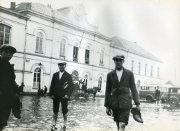 SINT NIKLAAS Grote Foto (31x24 Cms) Van Een Postkaart Genomen - Statie Overstroming Personen Blootsvoets In Het Water - Non Classificati