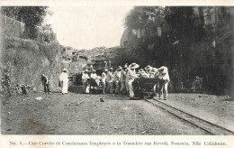 Nouvelle Calédonie - Une Corvée De Condamnes Employee à La Tranchée Rue Revoli - Nouméa -  Carte Postale Ancienne - Neukaledonien