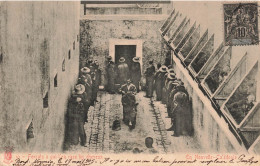 Nouvelle Calédonie - Forçats à Qui L'on Rase Les Cheveux - Bagne - Prison - Oblitéré 1905 -  Carte Postale Ancienne - Nouvelle-Calédonie