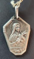 Pendentif Médaille Religieuse Années 30 Art Déco Argent 800 "Sainte Thérèse-de-l'Enfant Jésus / Lisieux" Religious Medal - Religion & Esotérisme