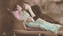 Delcampe - Thème Du Baiser. - Femme Allongée - Paare