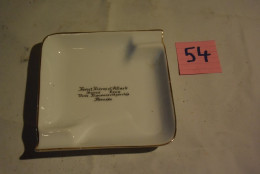 C54 Ancien Cendrier Porcelaine De Baudour Boussu - Baudour (BEL)