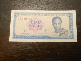 Ancien Billet De Banque Guinée  Cinq Sylis - Other - Africa