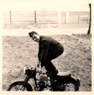 Moto - Photo Ancienne Originale - Motocyclette De Marque ? - 6x6 Cm - Motorbikes