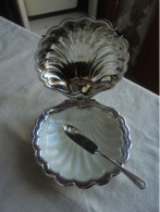 Ancien - Petit Beurrier Coquillage En Métal Argenté Silver Plate England - Silberzeug