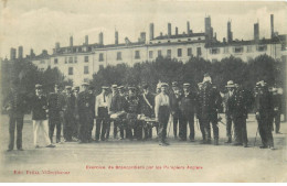 Exercice De Brancardiers Par Les Pompiers Anglais à Villeurbanne - Firemen