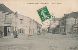 St Sébastien Sur Loire * Rue De La Mairie * Débit De Tabac Tabacs TABAC , Buvette * Automobile Ancienne * Villageois - Saint-Sébastien-sur-Loire