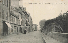 Landerneau * Rue De La Tour D'auvergne Et Route De Brest Paris * Commerces Magasins * Villageois - Landerneau