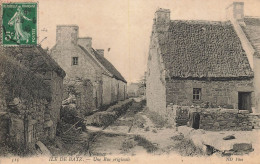Ile De Batz * Une Rue Du Village * Villageois * Rue Originale De L'ile - Ile-de-Batz