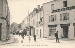 Lucon * La Rue De La Roche * Magasin Nouveautés Mercerie H. ANTOINE * Villageois * Luçon - Lucon