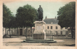 FRANCE - Pithivers - Place Du Grand Cloître - Statue De Poisson - Carte Postale Ancienne - Pithiviers