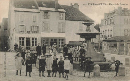 89 - YONNE - L'ISLE-SUR-SEREIN - Place De La Fontaine - 11226 - L'Isle Sur Serein