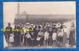 CPA Photo - LE TREPORT - Beau Portrait De Touristes Devant Le Phare à Marée Basse - Vers 1910 - Femme Chapeau Mode Mers - Mode