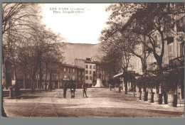 CPA 07 - Les Vans - Place Léopold Ollier - Les Vans