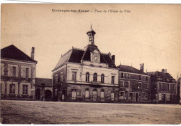 Coulanges Sur Yonne Place De L'hotel De Ville - Coulanges Sur Yonne