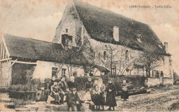 Léré * Un Coin Du Village Et Vieille église * Villageois Enfants - Lere